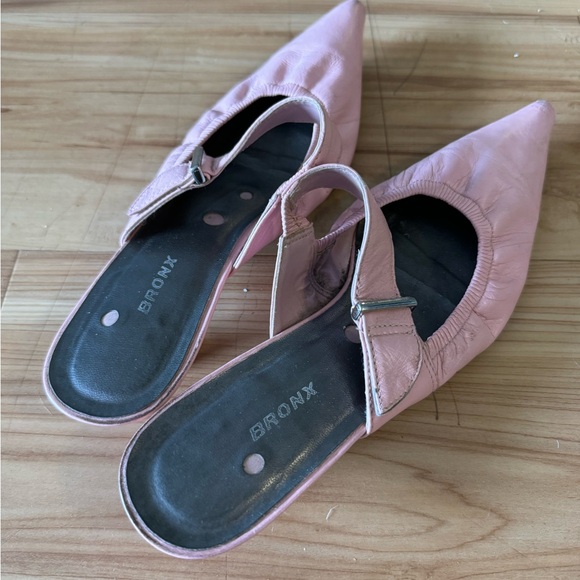 Leather pink kitten heel shoes - Picture 3 of 4